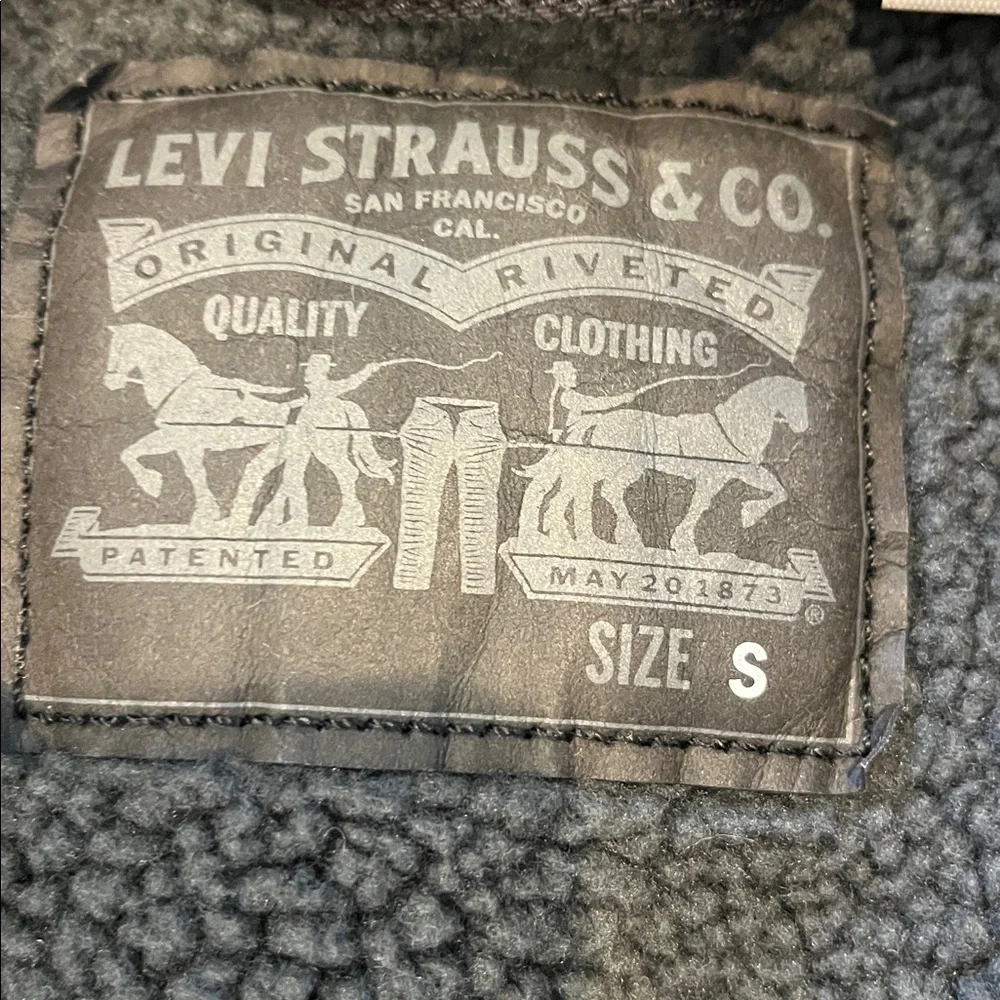 Levi's Men's Black Sherpa-Lined Denim Jacket - Picture 3 of 5